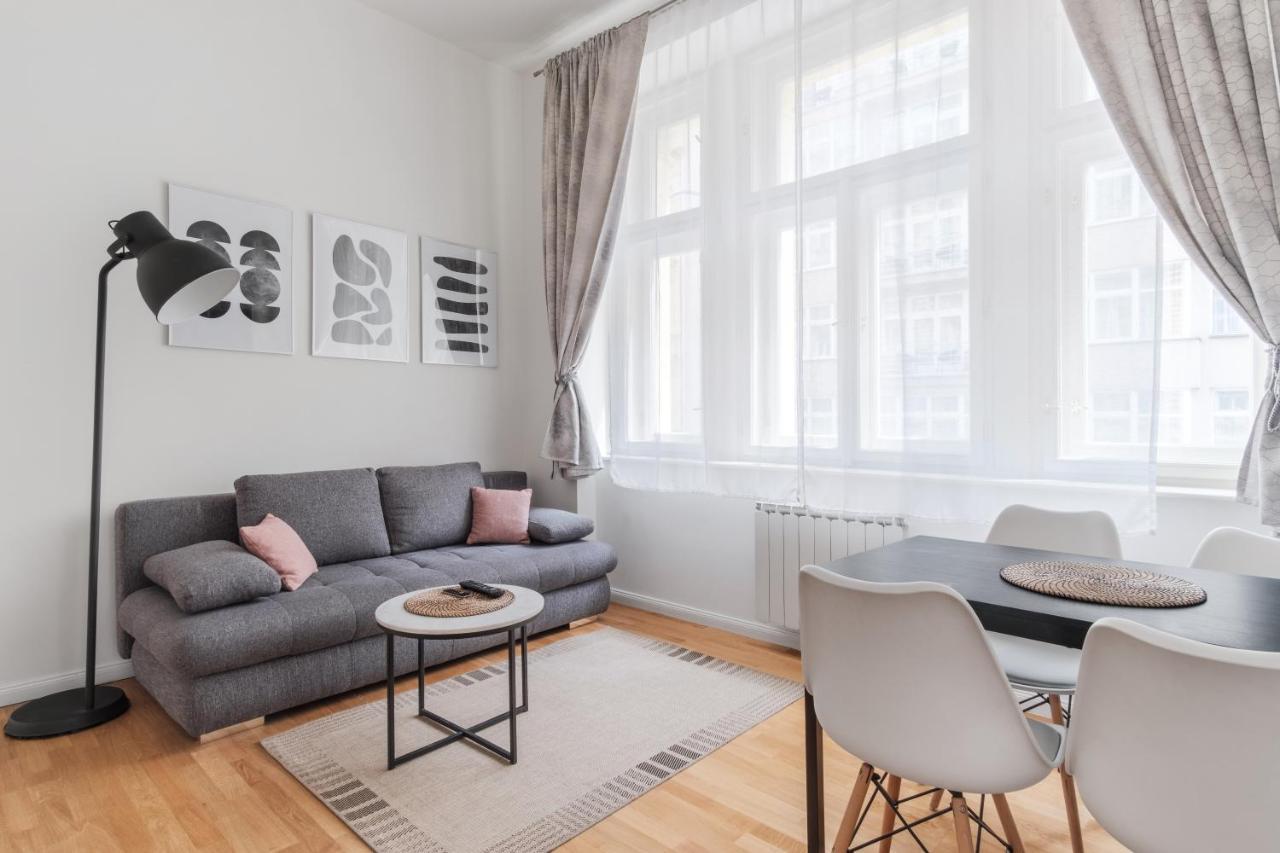 Luminous Apartment For 2 Near Wenceslas Square By Prague Days Exterior photo