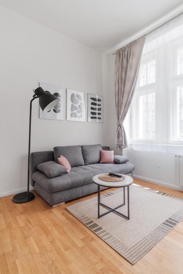 Luminous Apartment For 2 Near Wenceslas Square By Prague Days Exterior photo
