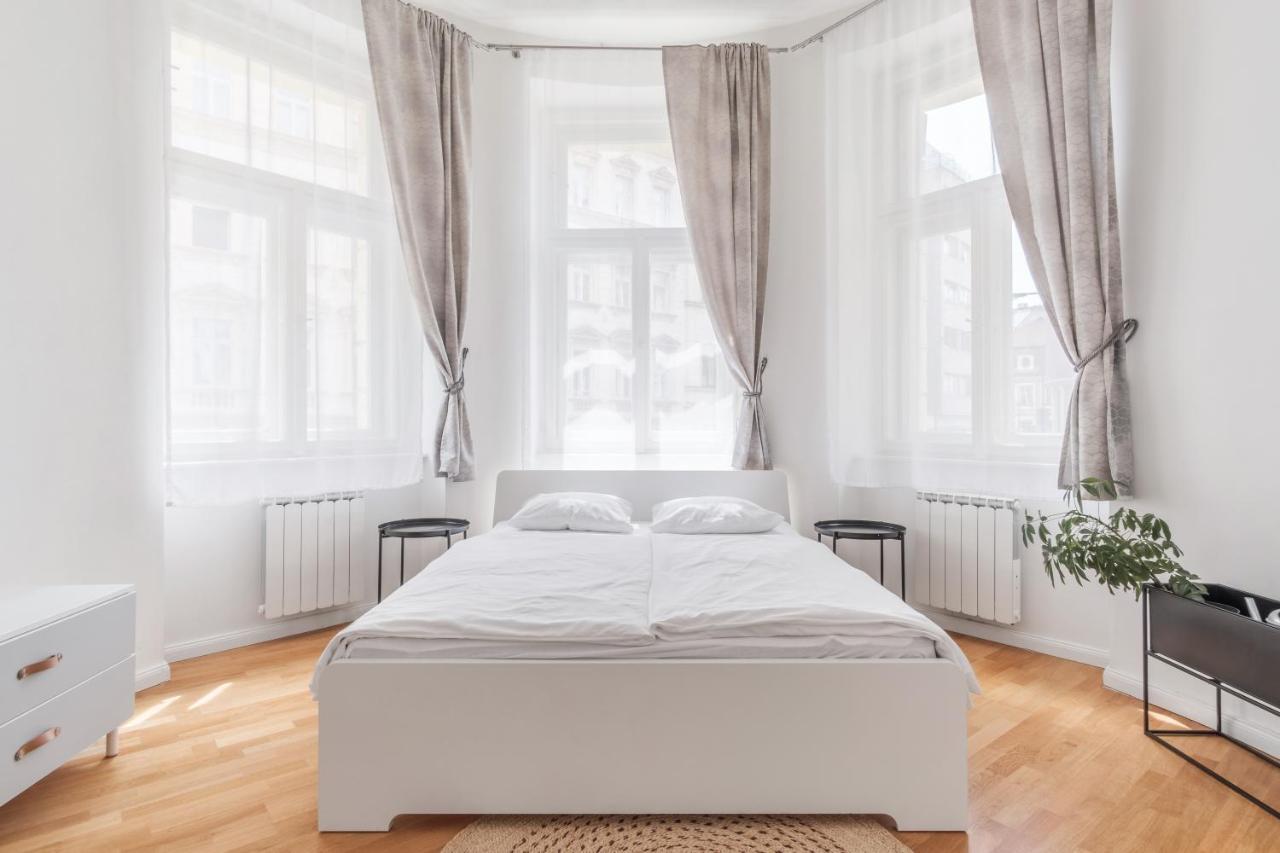 Luminous Apartment For 2 Near Wenceslas Square By Prague Days Exterior photo